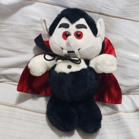 🌞SOLD🌞Wonder Toys Dracula Vampire 10" Plush Stuffed Toy Halloween Vintage 1988 - Picture 1 of 8